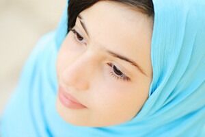 Muslimsk jente fikk tilbud om 1000 kr for å ta av seg hijaben