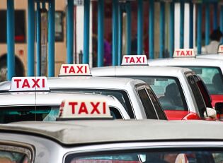 Foreldreopprør mot Ridel / Setter frem krav om bedre taxitjeneste